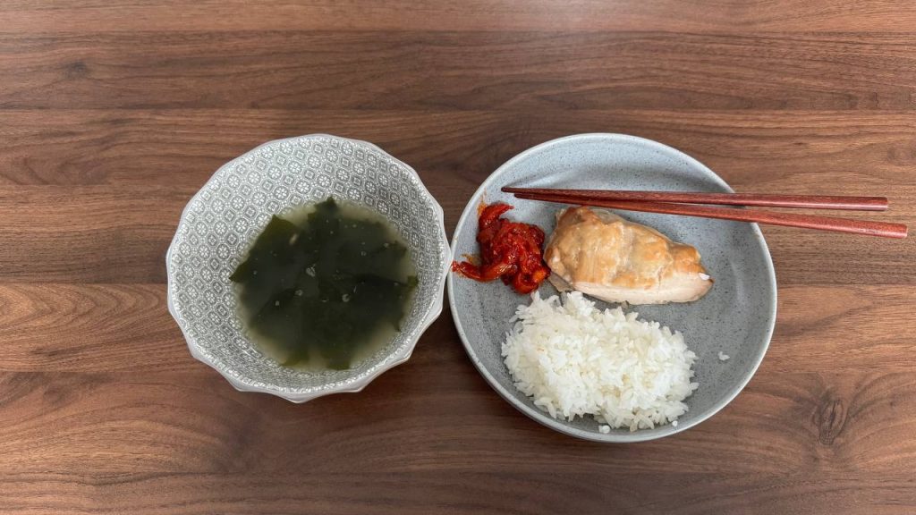 마운자로 식단표를 짜기위해 차렸던 저녁입니다. 영양소와 칼로리를 최적으로 맞춰본 식단이네요