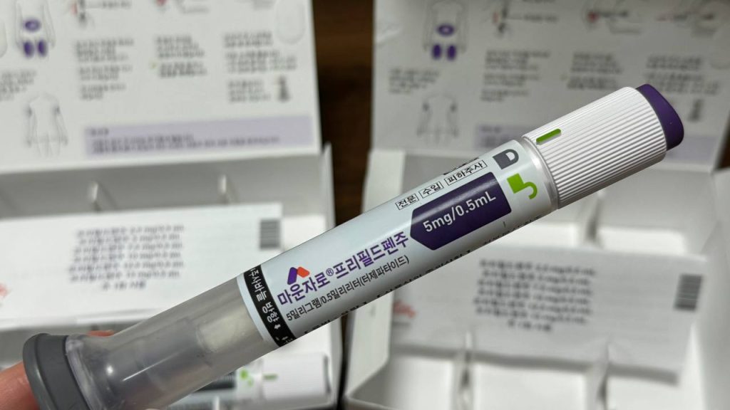 마운자로 입에서 단내 부작용 글에 첨부된 실제 투약 중인 마운자로 2.5mg 및 5mg 주사 펜 실물 사진 (SNSnote)
