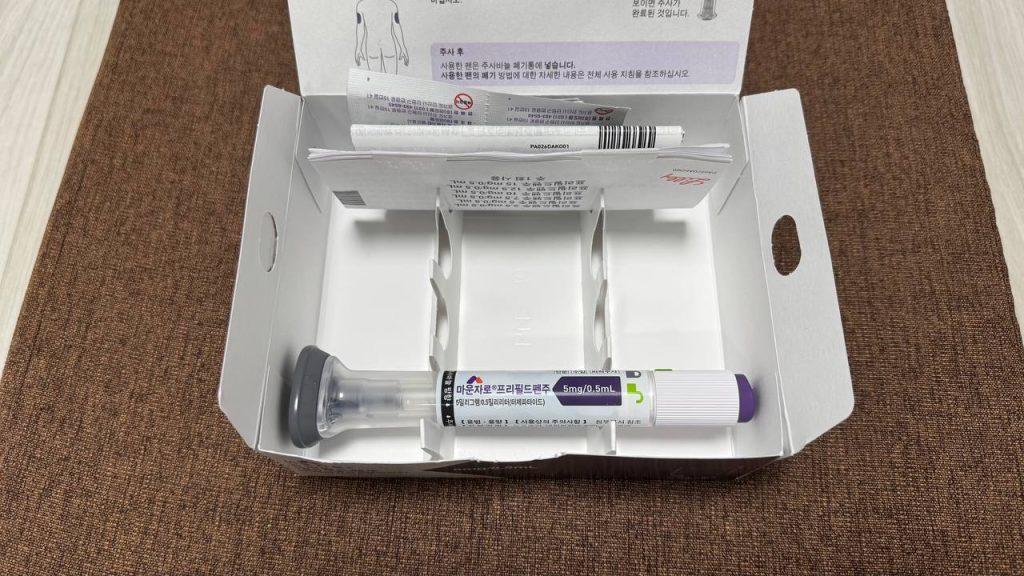 마운자로 술 마셔도 괜찮을까? 직접 2.5mg과 5mg을 투여하며 겪은 생생한 용량별 숙취 증상과 8주 차에 결국 강제 금주를 선택하게 된 진짜 이유를 정리했습니다. 안전한 다이어트를 위한 음주 부작용 가이드를 확인하세요.
