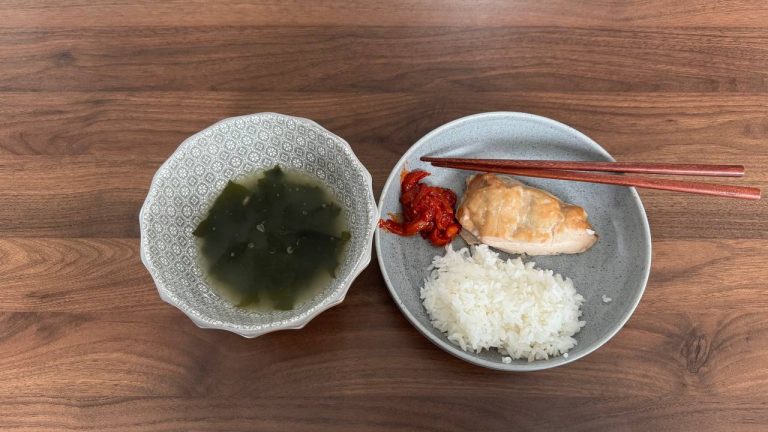 마운자로 식단표를 짜기위해 차렸던 저녁입니다. 영양소와 칼로리를 최적으로 맞춰본 식단이네요